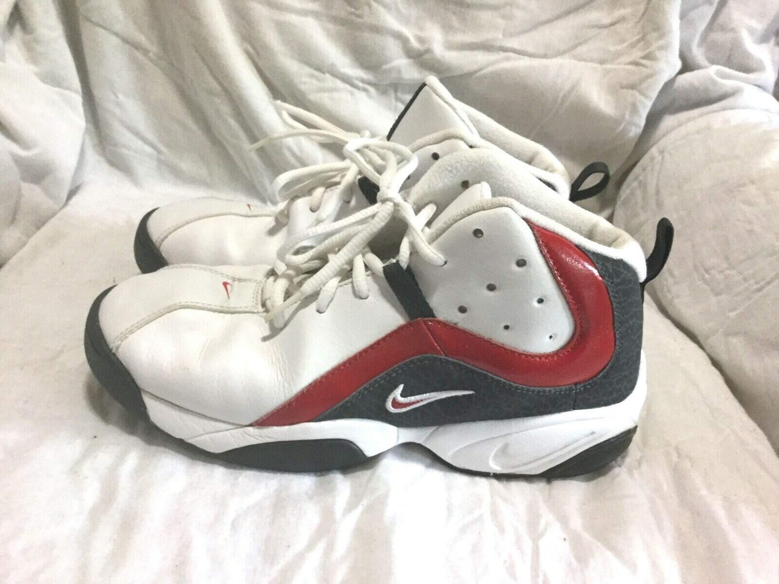 NIKE BASKETBALL SHOES WHITE GREY RED ( SIZE 7Y ) YOUTH