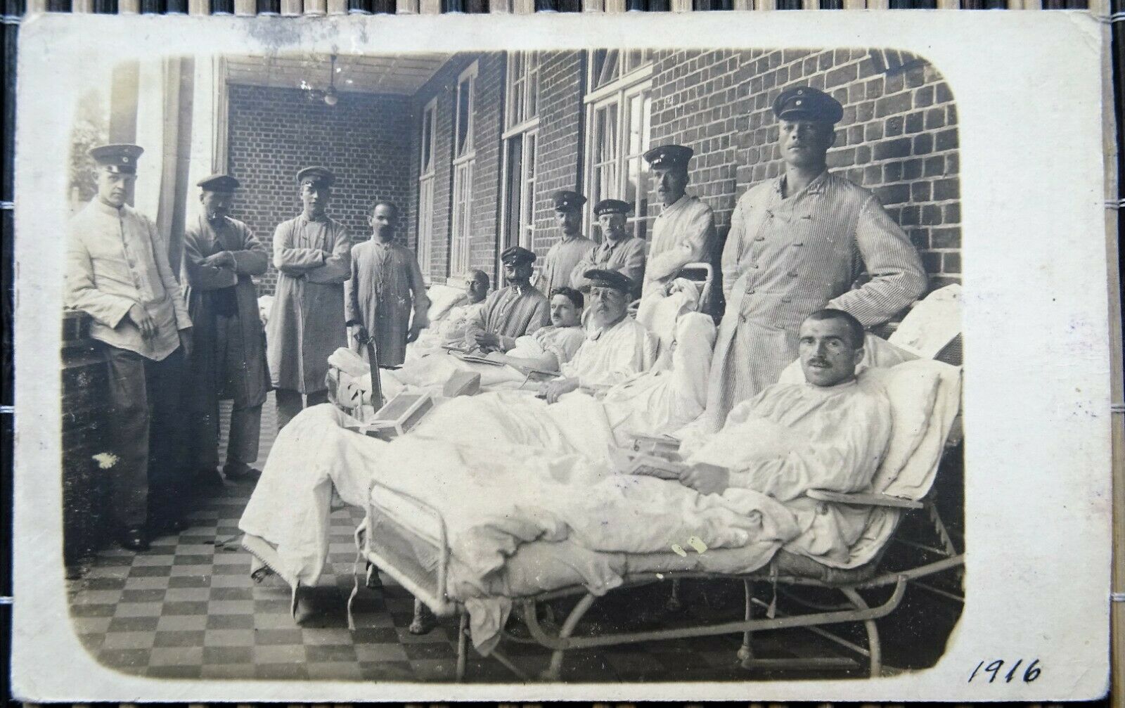 Wwi. Feldpost German Medical Staff With Recovering Soldiers 1916 Photo Card