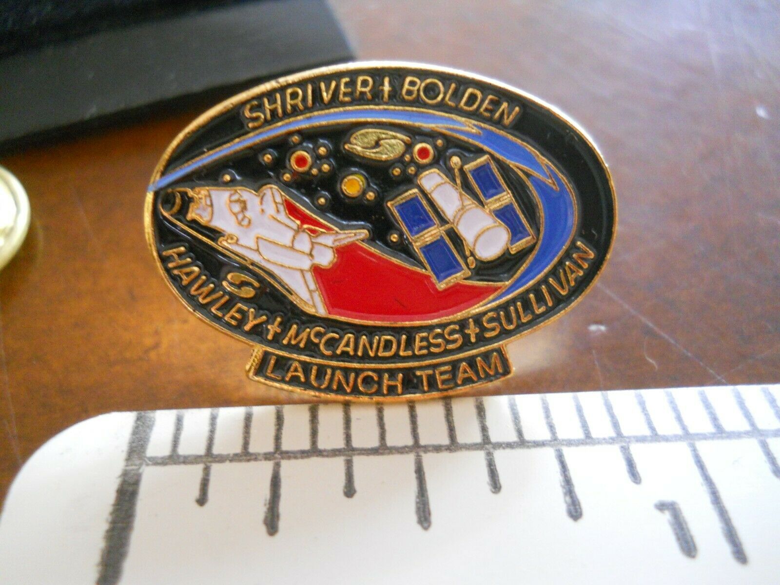 NASA SHUTTLE MISSION STS-31 LAUNCH TEAM PIN, DISCOVERY, HUBBLE LAUNCH, 1990, NEW